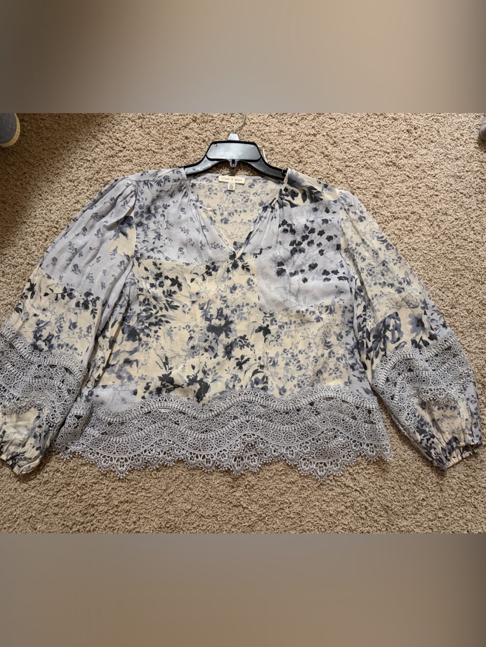 Boho Lace-Hem Floral Blouse in Light Gray and Cream